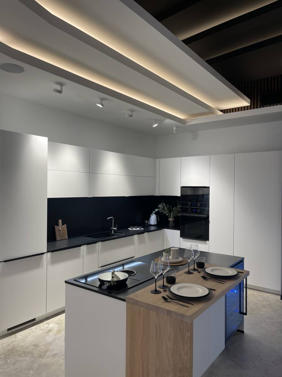 Cuisine noire et blanche - Verre Organique et Granit noir